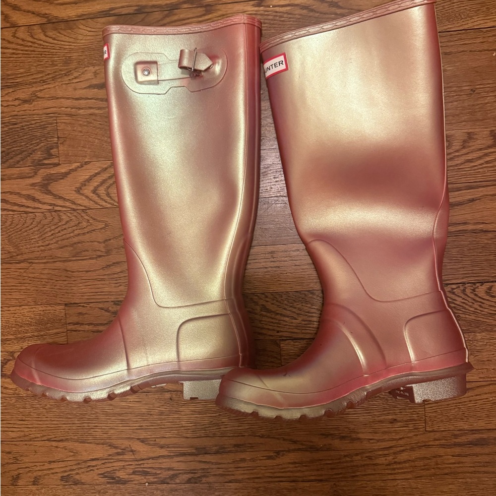 Hunter tall pink shiny irredentist Rain Boots size 9